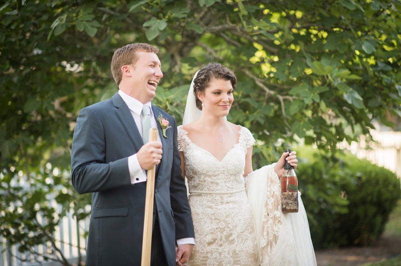 Navy & Blush Southern Wedding in Pensacola via TheELD.com