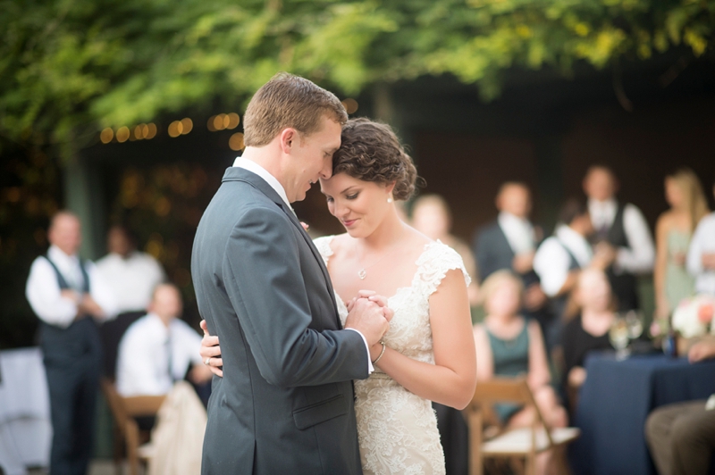 Navy & Blush Southern Wedding in Pensacola via TheELD.com