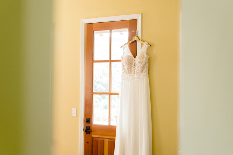 A Romantic North Carolina Vineyard Wedding via TheELD.com