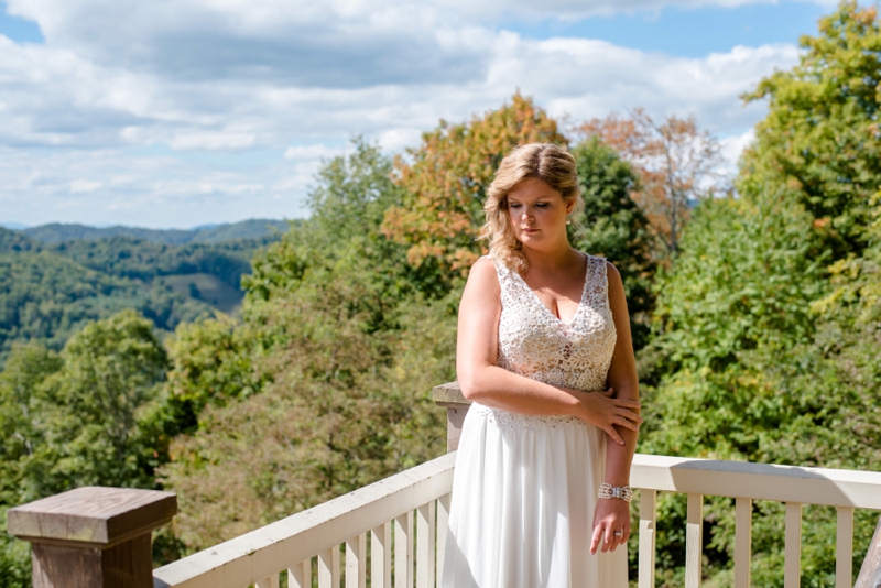 A Romantic North Carolina Vineyard Wedding via TheELD.com