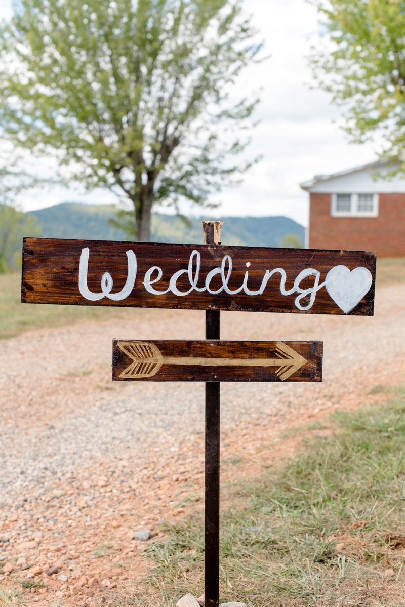 A Romantic North Carolina Vineyard Wedding via TheELD.com