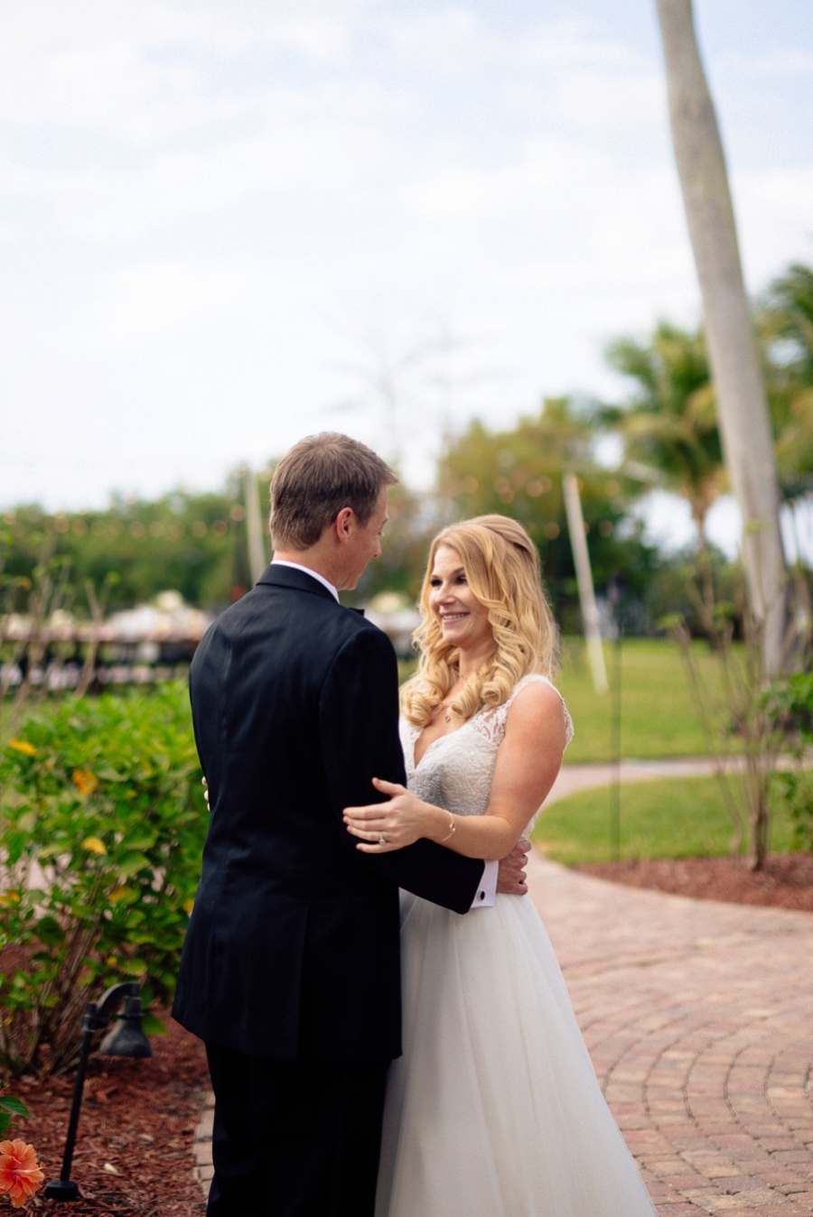 Champagne and Blush Fort Myers Wedding via TheELD.com