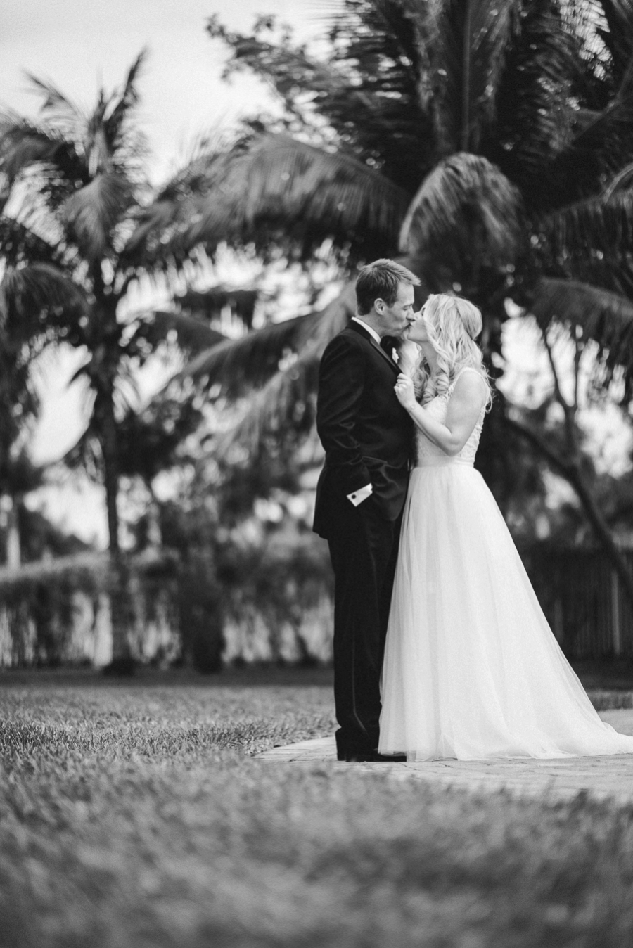 Champagne and Blush Fort Myers Wedding via TheELD.com