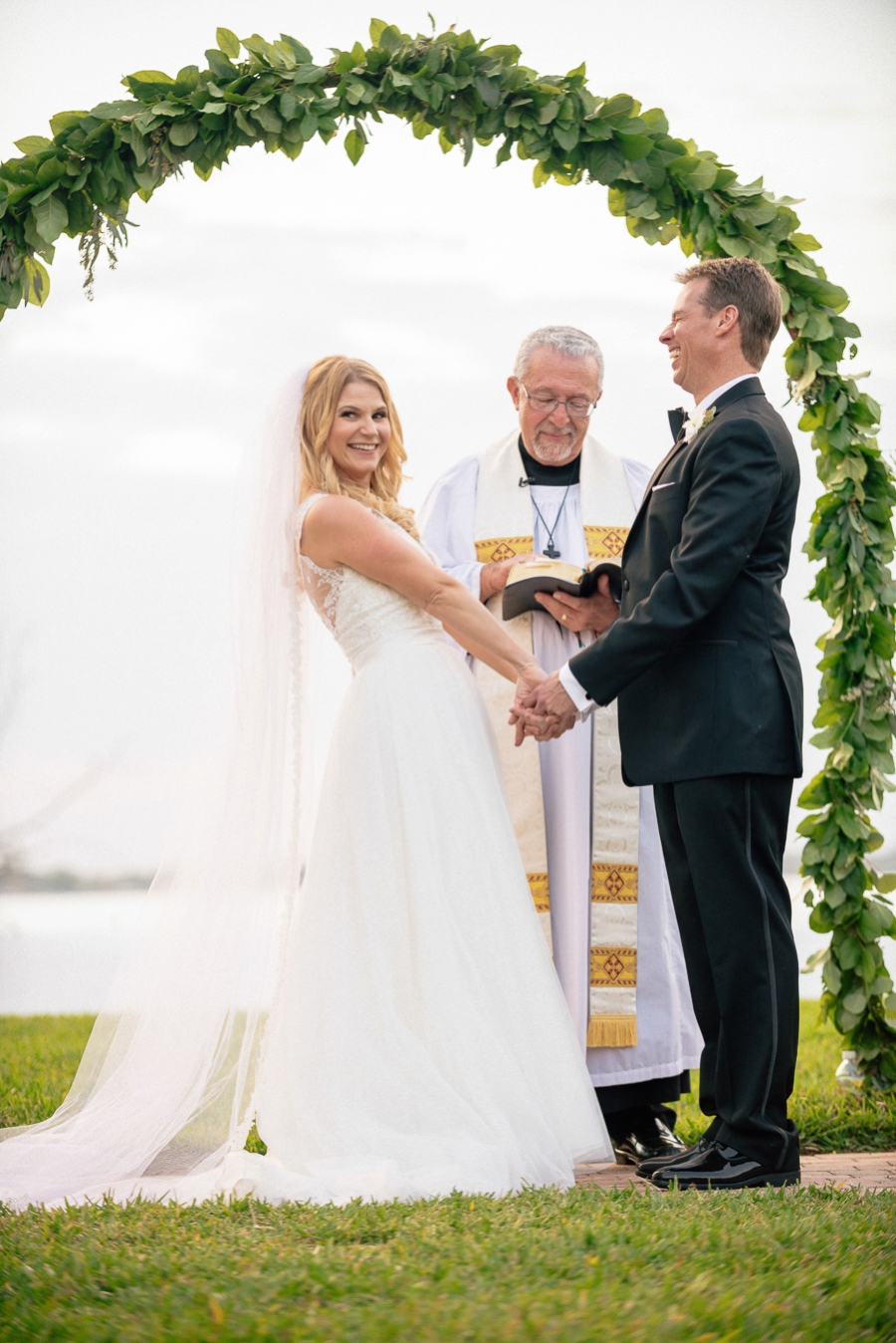 Champagne and Blush Fort Myers Wedding via TheELD.com