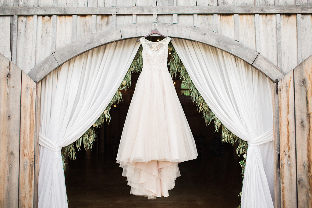 Romantic Pink and Lavender Alabama Wedding via TheELD.com