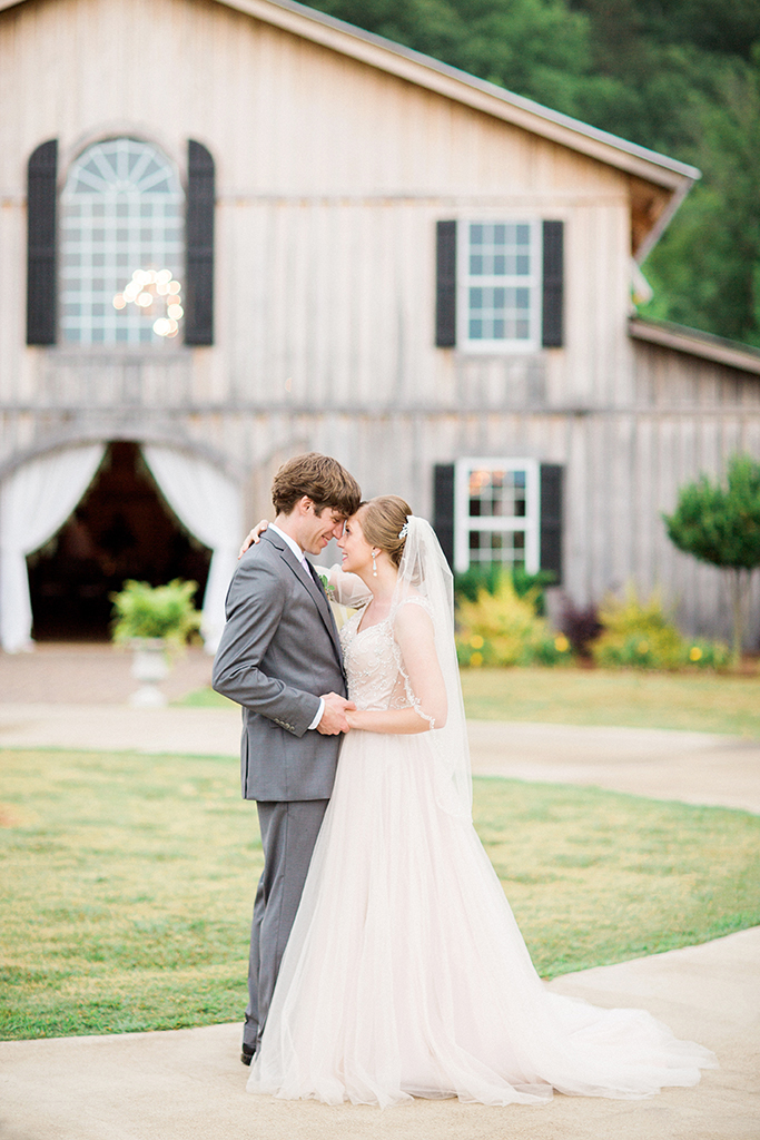 Romantic Pink and Lavender Alabama Wedding via TheELD.com