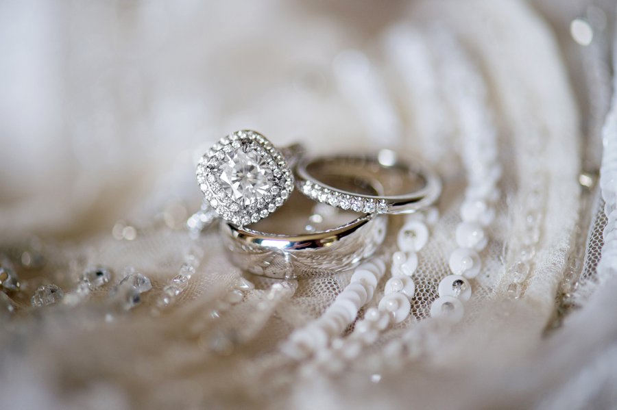 A Silver & White New Years Eve Wedding via TheELD.com