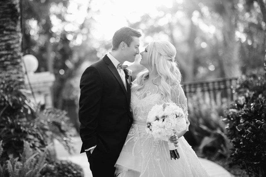 A Silver & White New Years Eve Wedding via TheELD.com