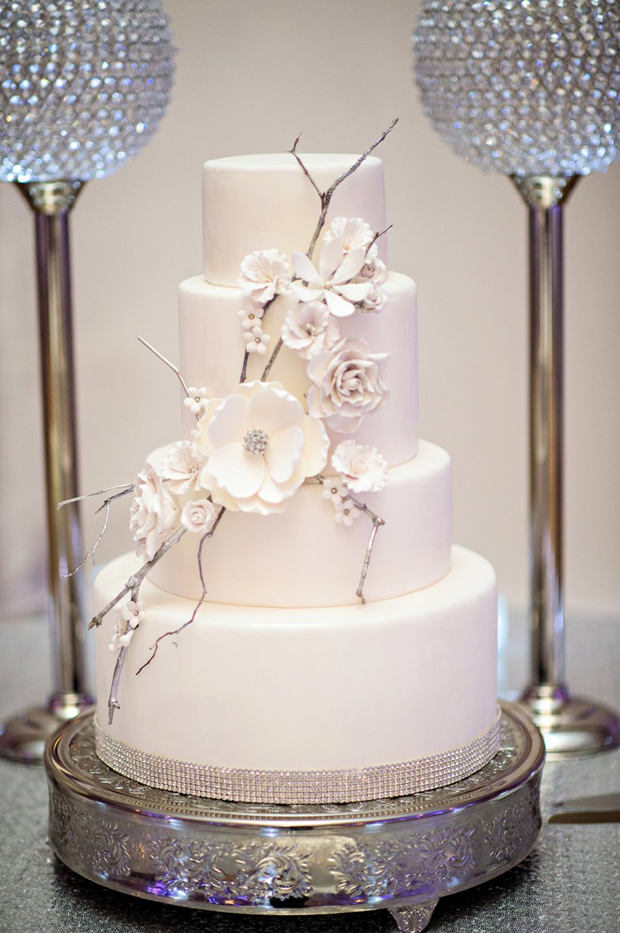 A Silver & White New Years Eve Wedding via TheELD.com