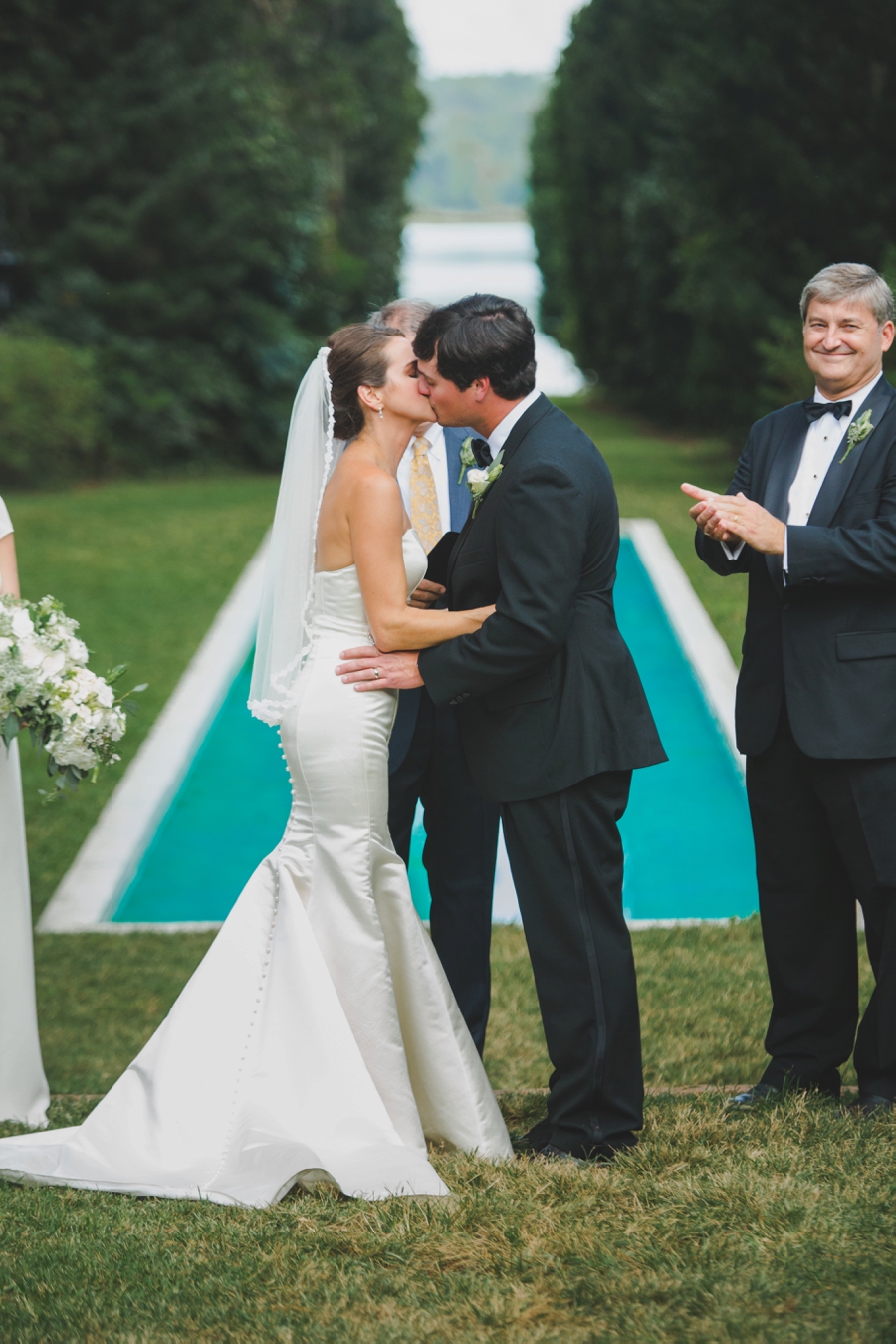 An Elegant Tallahassee Garden Wedding via TheELD.com