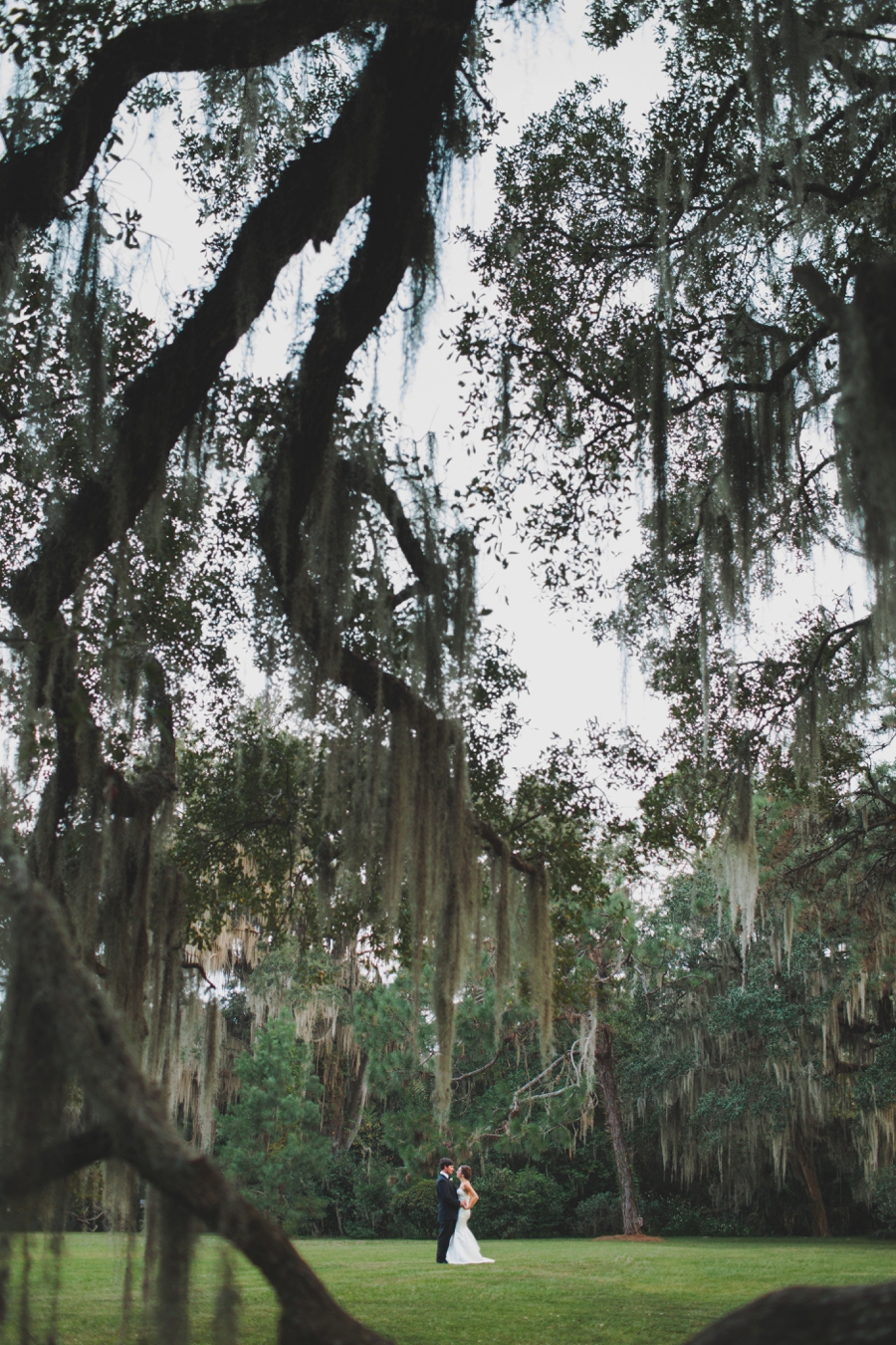 An Elegant Tallahassee Garden Wedding via TheELD.com