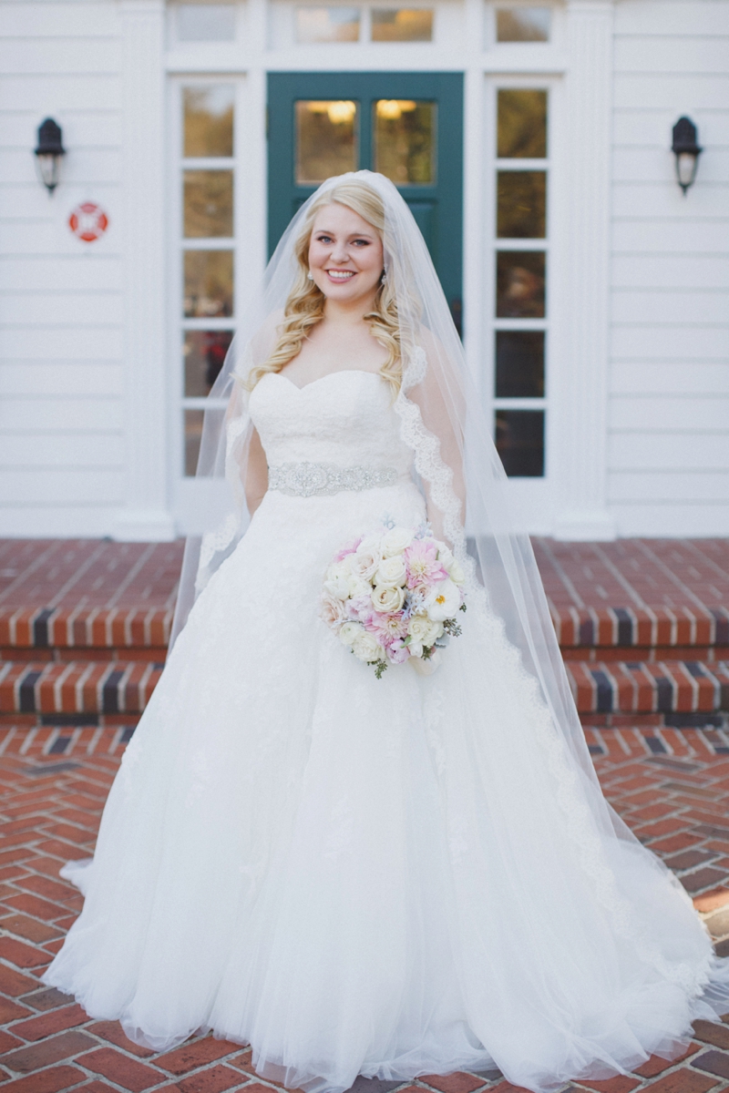 Vintage Modern Florida Estate Wedding via TheELD.com