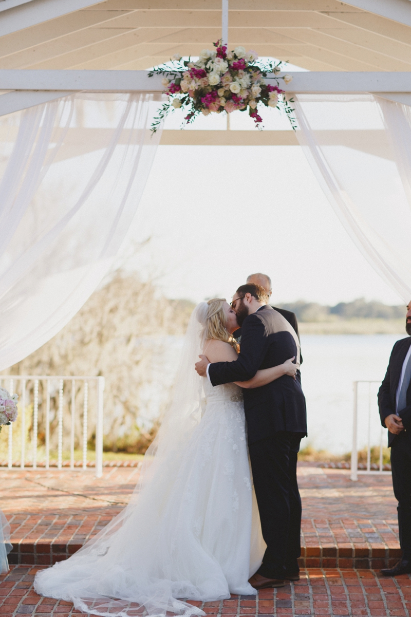 Vintage Modern Florida Estate Wedding via TheELD.com