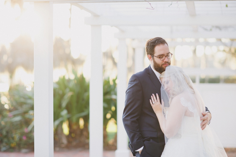 Vintage Modern Florida Estate Wedding via TheELD.com