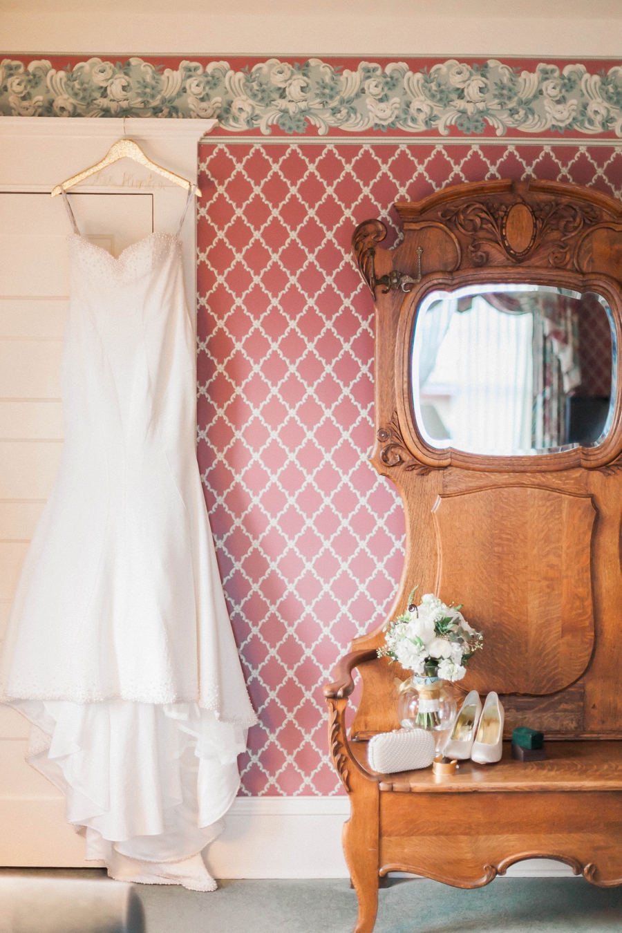 Candlelit White & Gold Boulder Wedding via TheELD.com