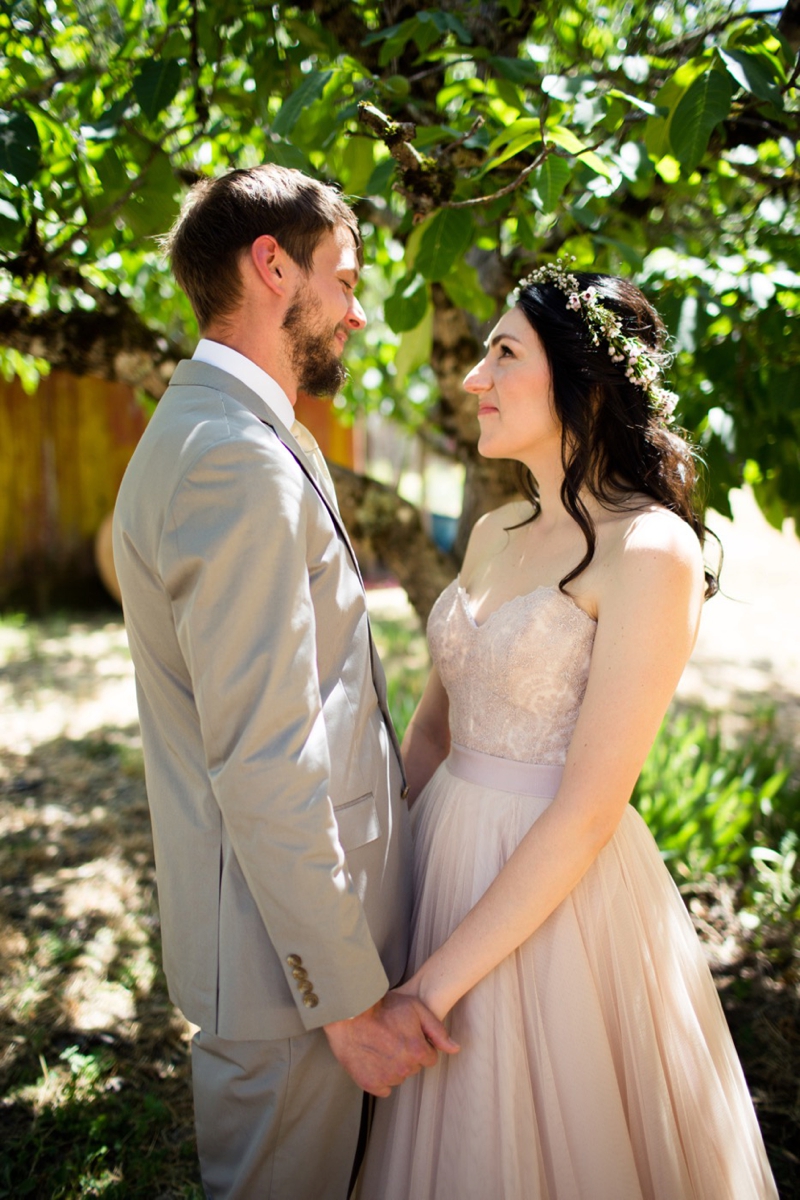 Organic & Romantic Backyard Wedding via TheELD.com