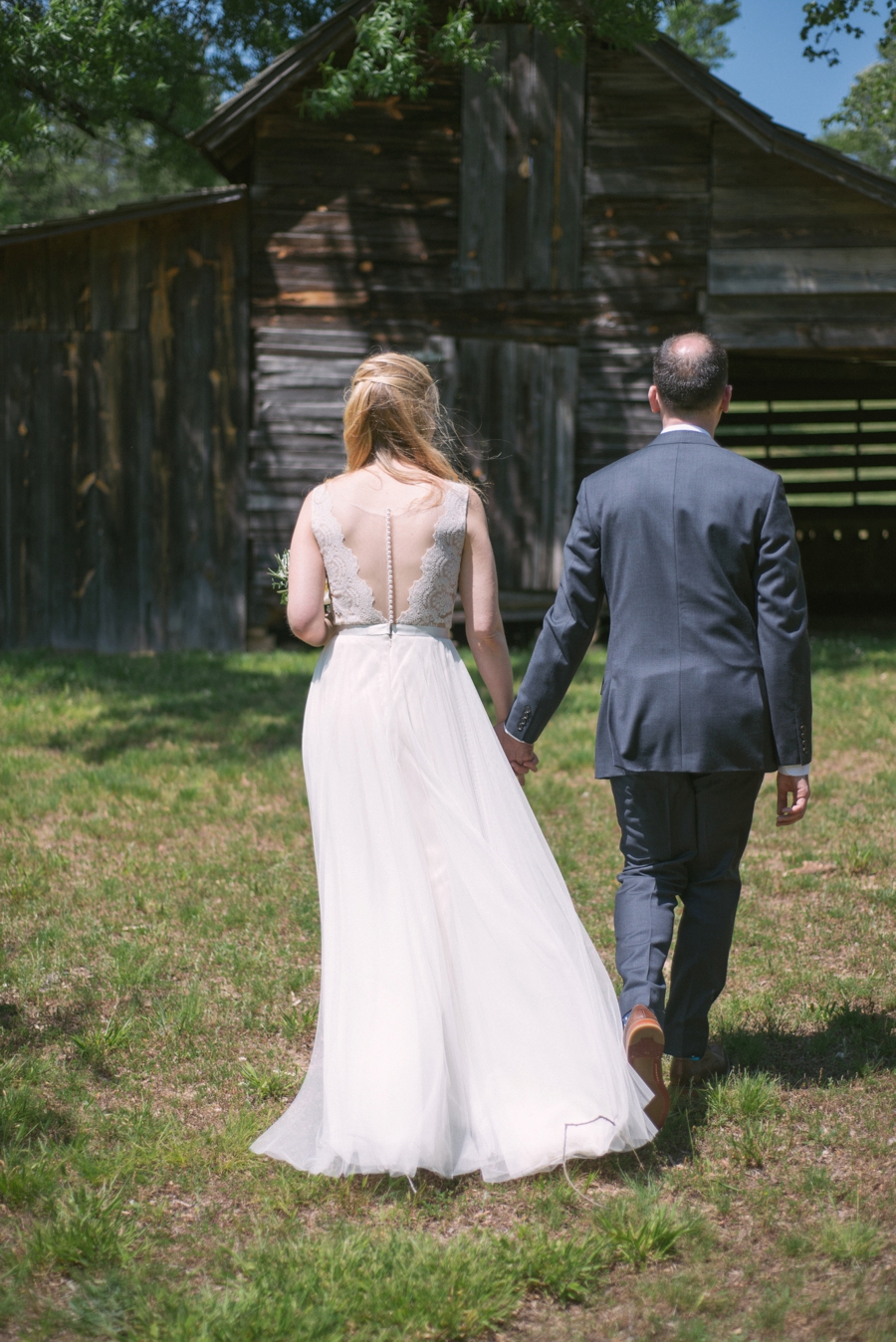 Rustic Elegant Georgia Mountain Wedding via TheELD.com