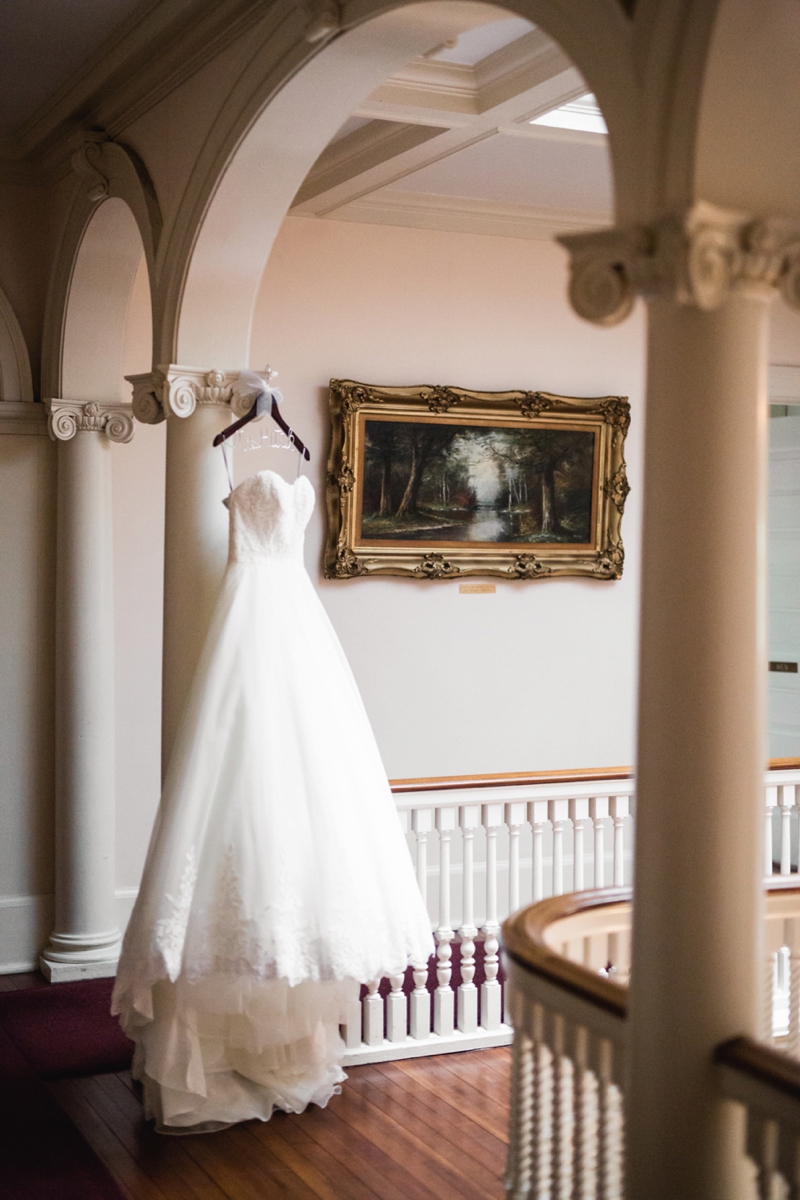 Elegant Blush & White Baltimore Wedding via TheELD.com