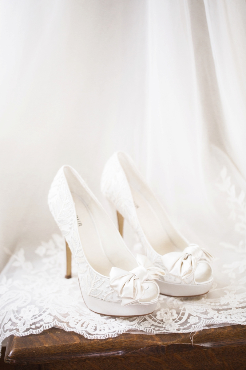 Elegant Blush & White Baltimore Wedding via TheELD.com