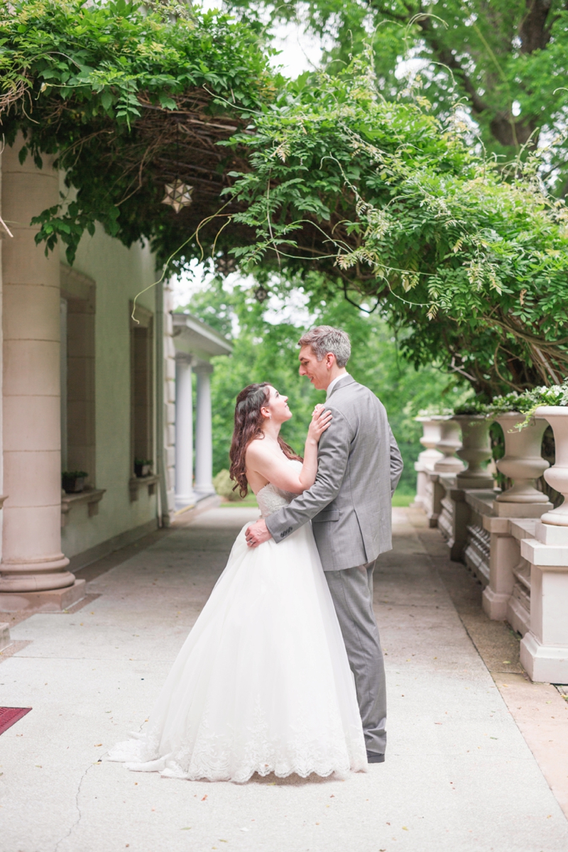 Elegant Blush & White Baltimore Wedding via TheELD.com