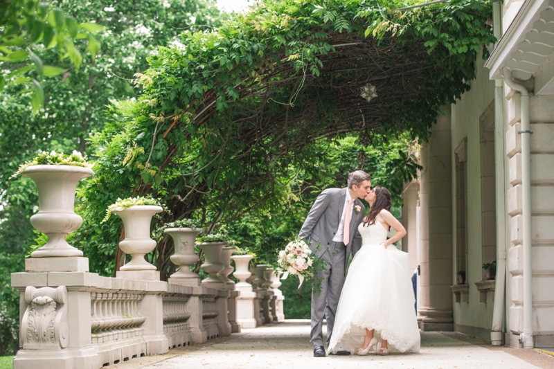 Elegant Blush & White Baltimore Wedding via TheELD.com