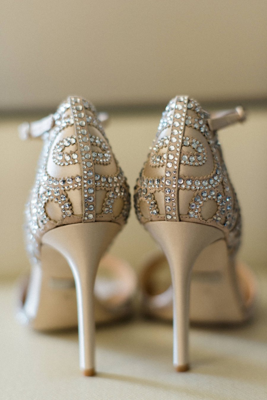 Modern Elegant Blush & Gold Florida Wedding via TheELD.com