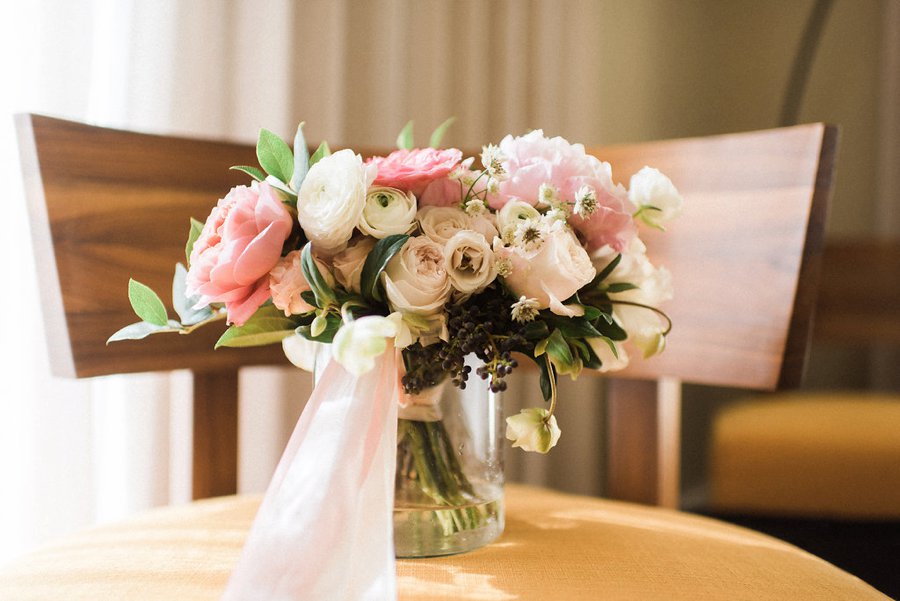 Modern Elegant Blush & Gold Florida Wedding via TheELD.com