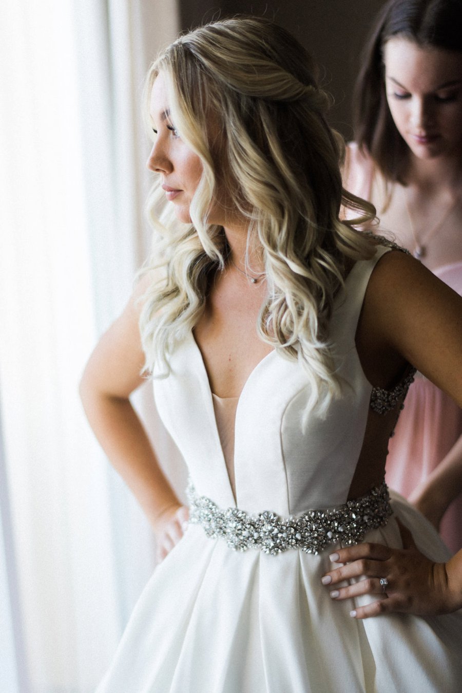 Modern Elegant Blush & Gold Florida Wedding via TheELD.com