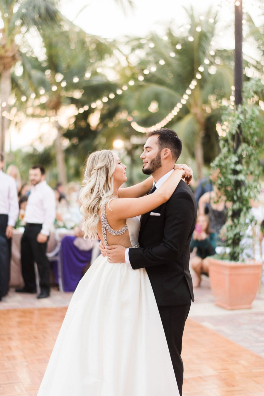 Modern Elegant Blush & Gold Florida Wedding via TheELD.com