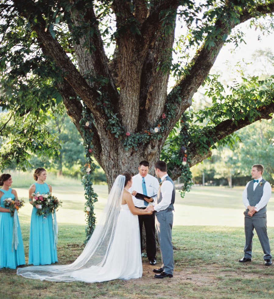A Colorful Rustic Georgia Vineyard Wedding via TheELD.com