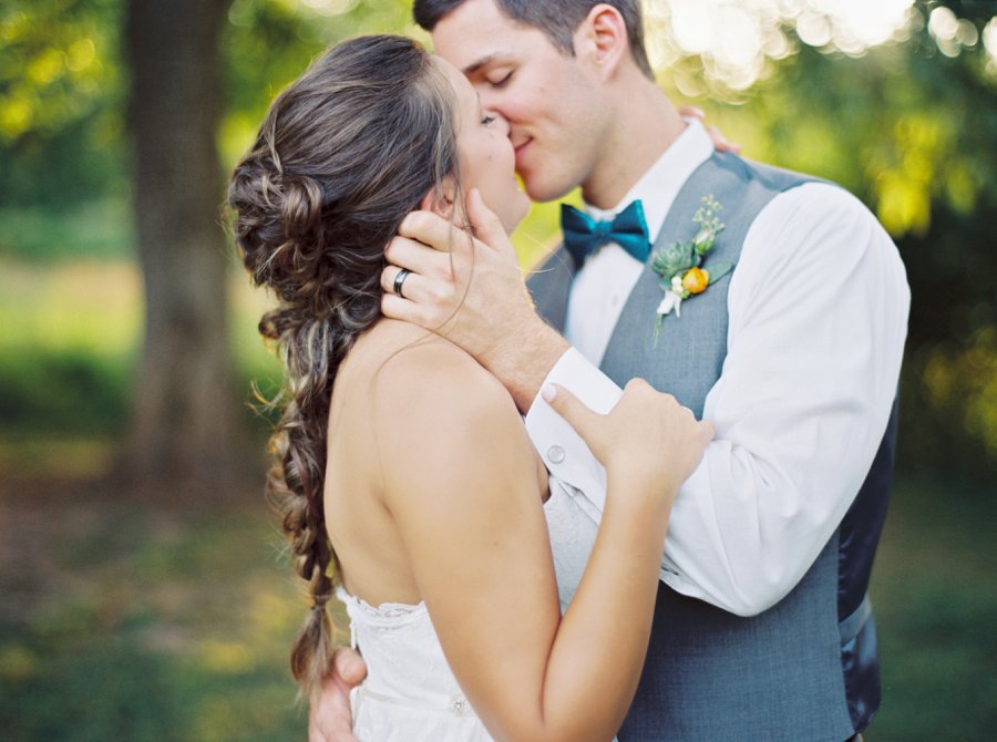 A Colorful Rustic Georgia Vineyard Wedding via TheELD.com