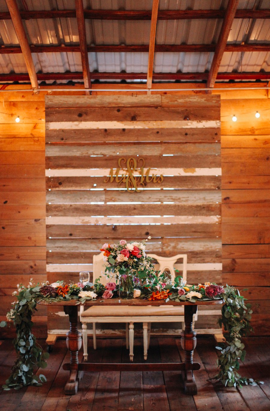 A Colorful Rustic Georgia Vineyard Wedding via TheELD.com