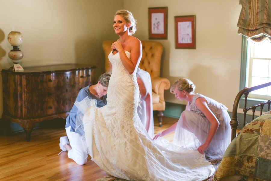 Romantic Pink & White Southern Wedding via TheELD.com