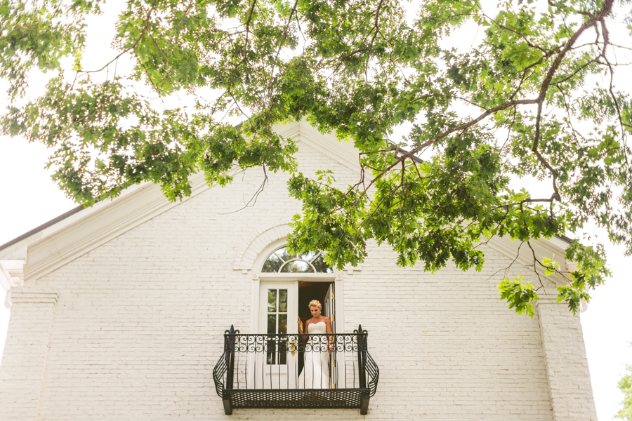 Romantic Pink & White Southern Wedding via TheELD.com