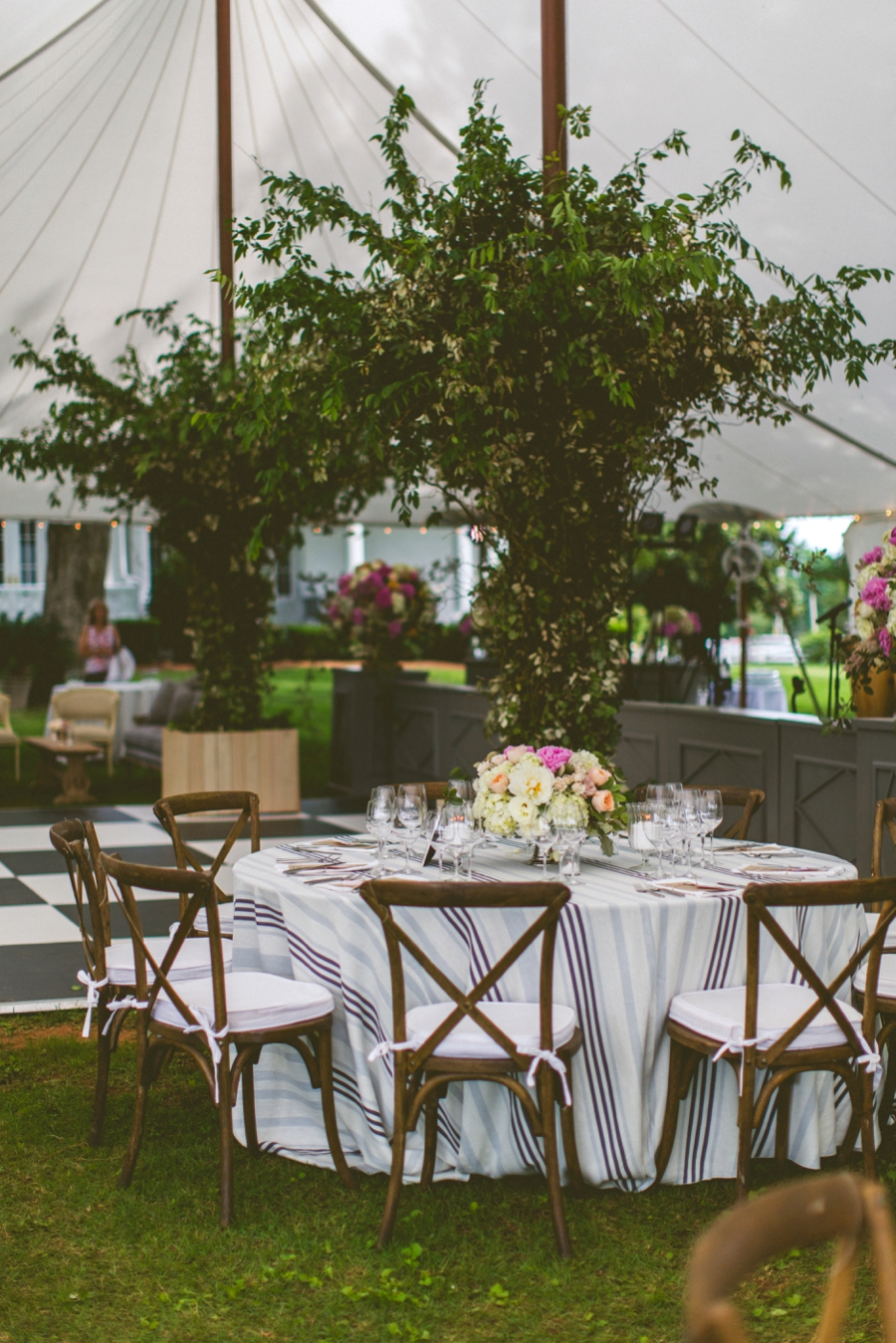 Romantic Pink & White Southern Wedding via TheELD.com