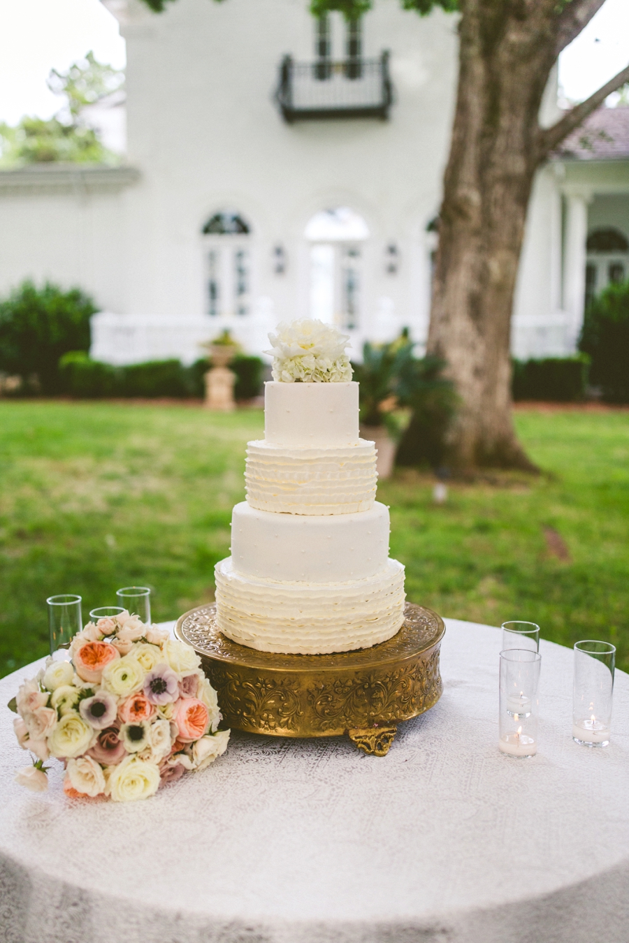 Romantic Pink & White Southern Wedding via TheELD.com