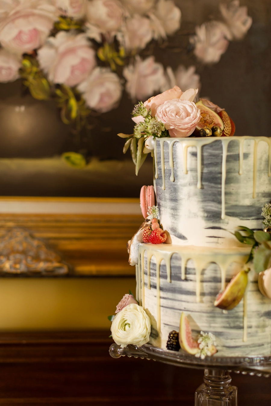 Greenery & Peach Vintage Eclectic Wedding Ideas via TheELD.com