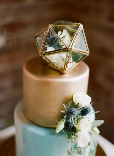 Navy & Teal Geode & Geometric Wedding Ideas via TheELD.com