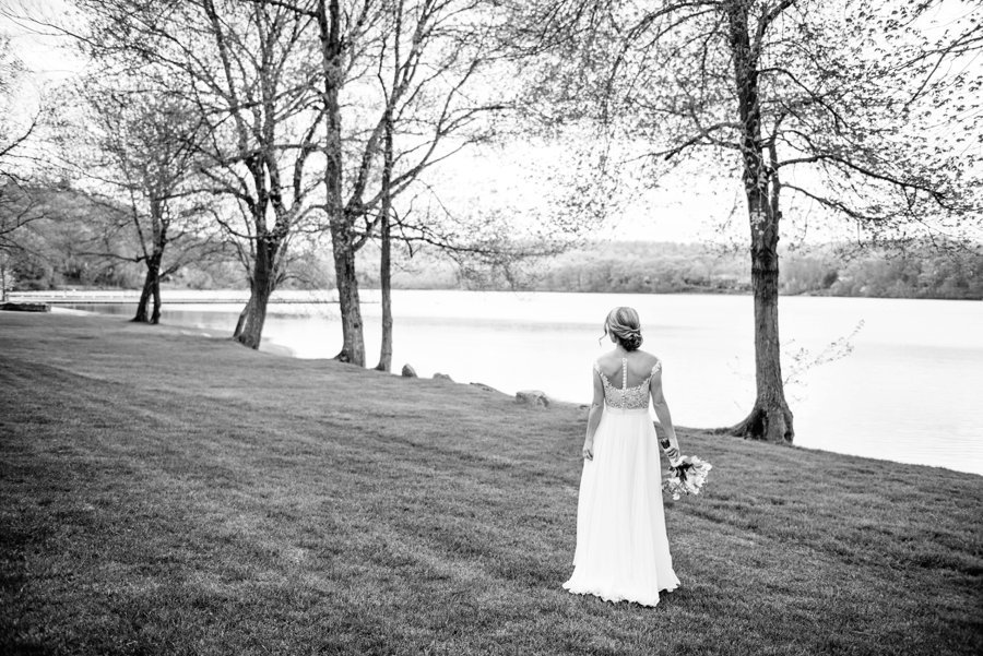 Classic Blush & White New Jersey Wedding via TheELD.com
