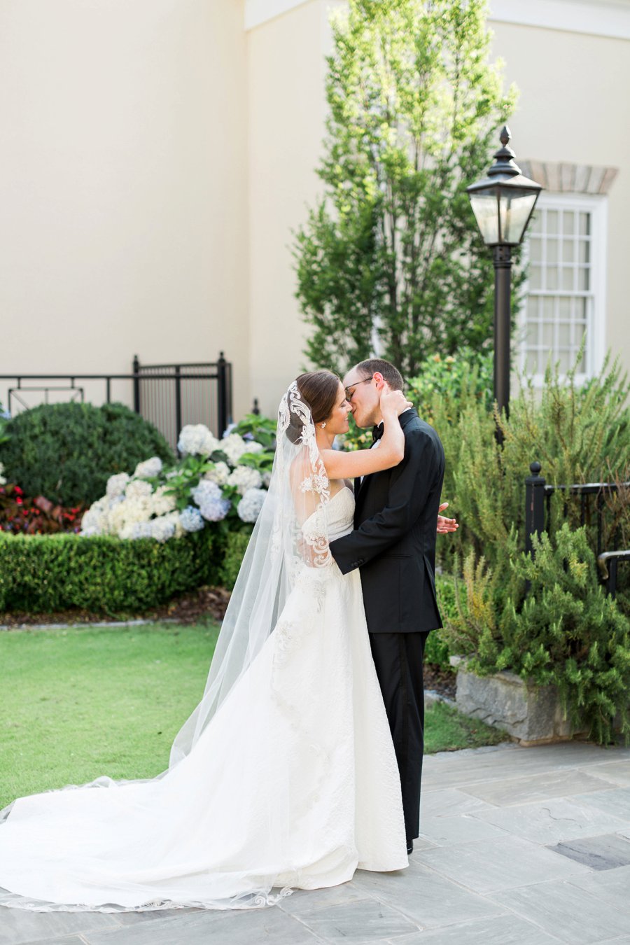 An Elegant Floral Inspired Southern Wedding via TheELD.com