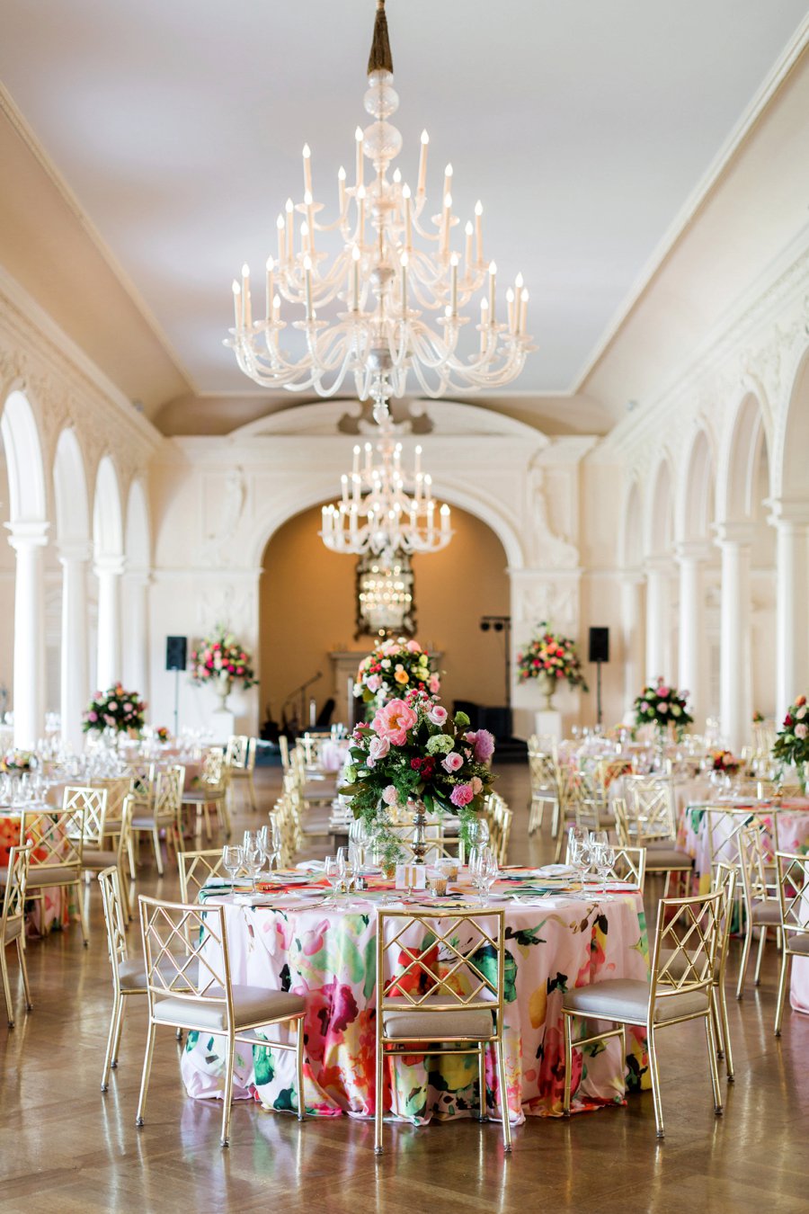 An Elegant Floral Inspired Southern Wedding via TheELD.com