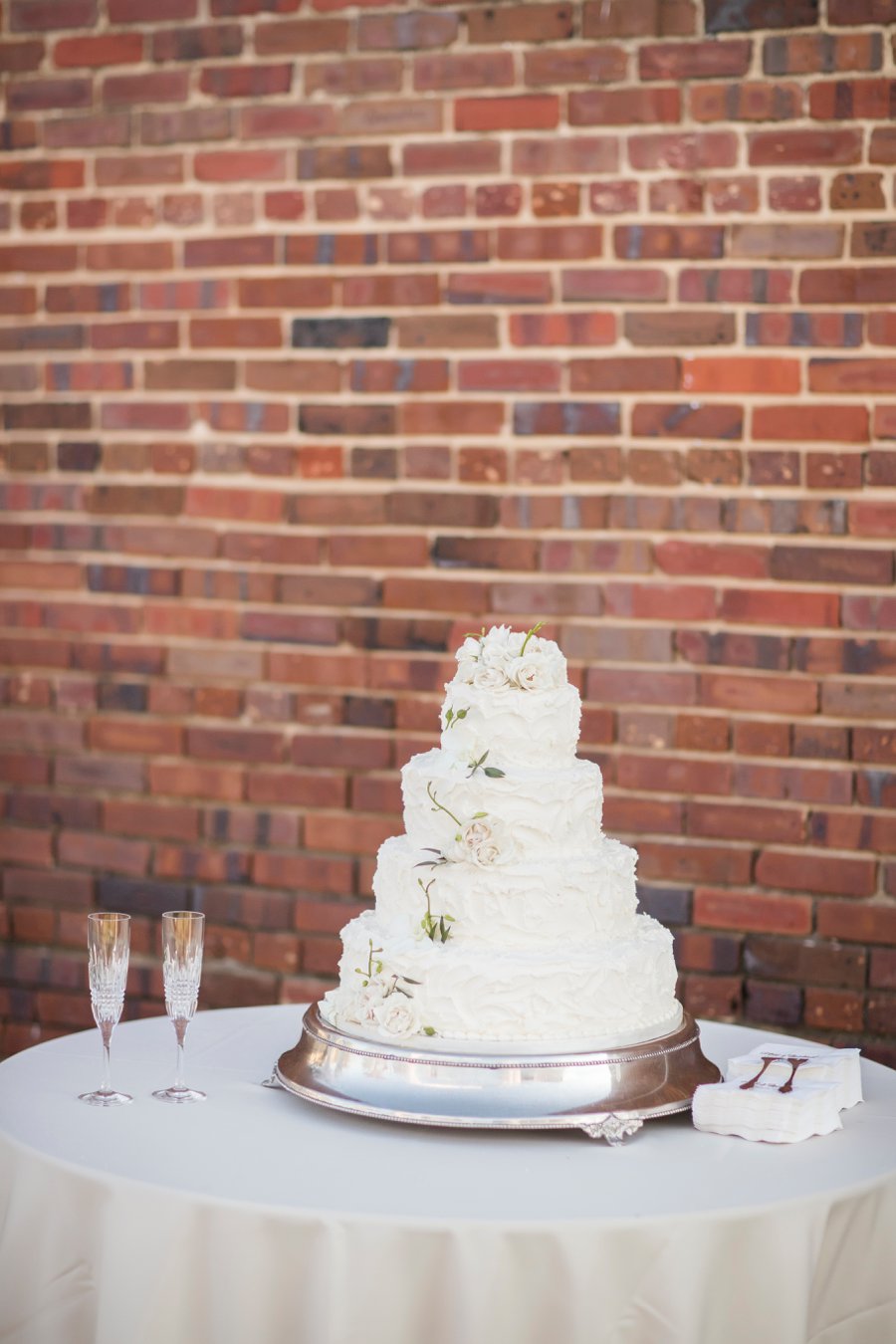 Green & White Elegant Pensacola Wedding via TheELD.com