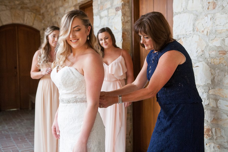 Romantic Blush & Green Big Sur Wedding via TheELD.com