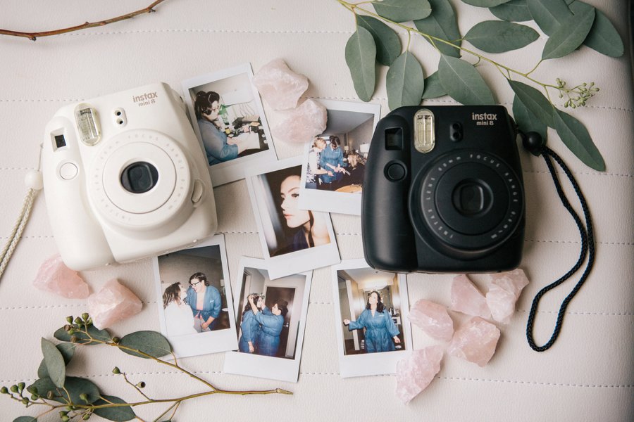 Boho Gray, Blue, & Red Illinois Wedding via TheELD.com