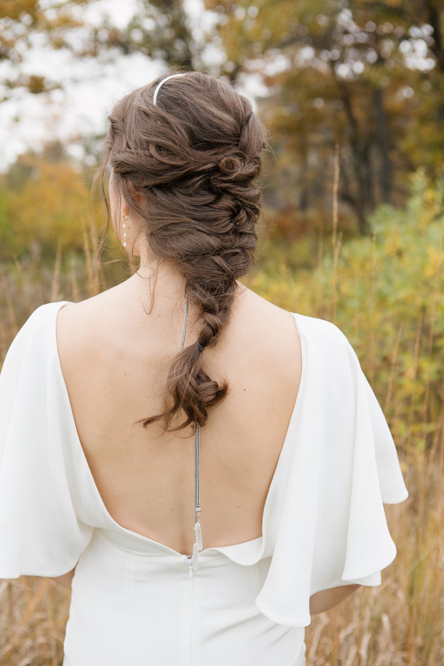 Boho Gray, Blue, & Red Illinois Wedding via TheELD.com