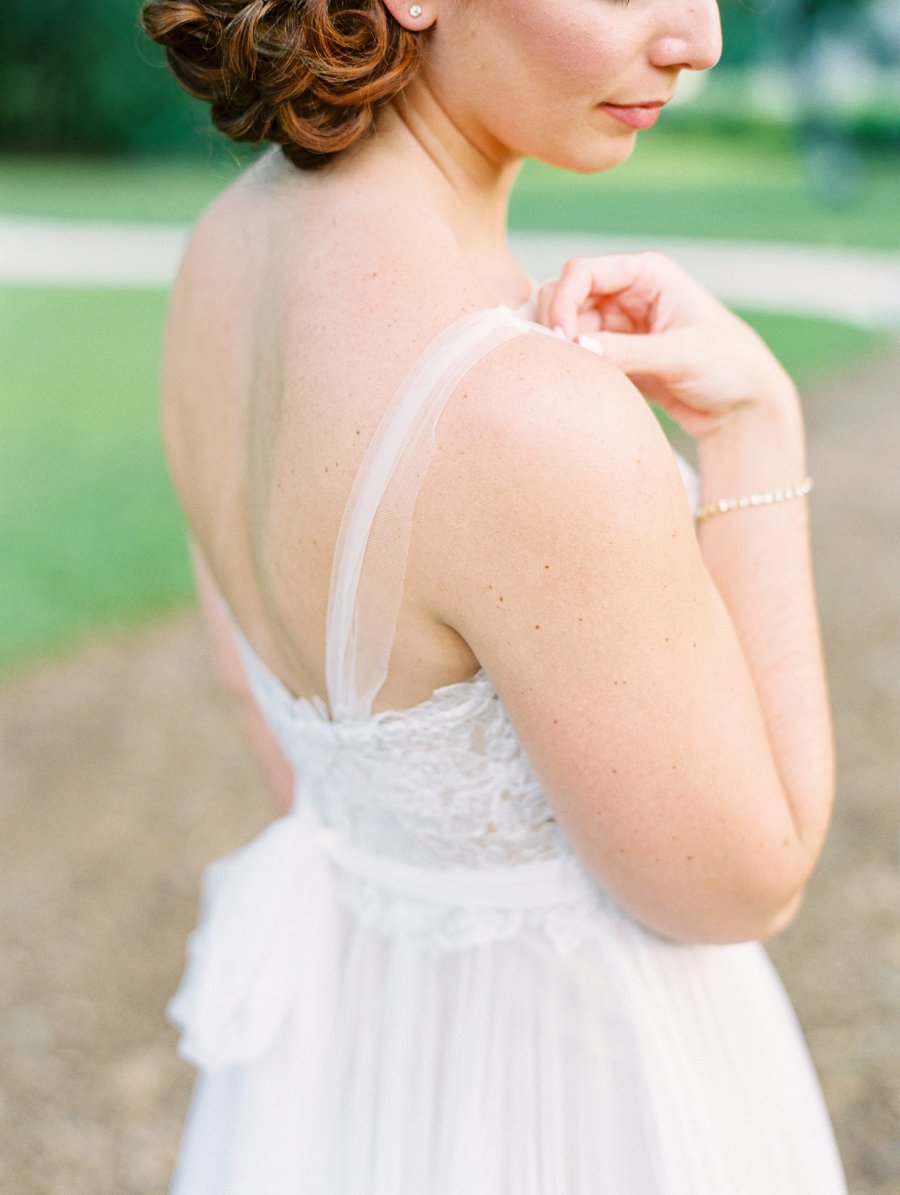 A Romantic Blush and White Rustic Florida Barn Wedding via TheELD.com