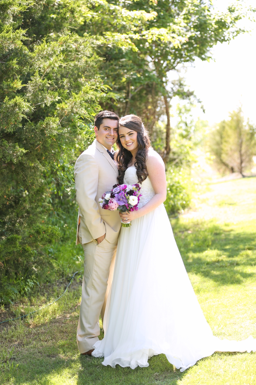 A Vineyard Inspired Purple & Navy Texas Wedding via TheELD.com