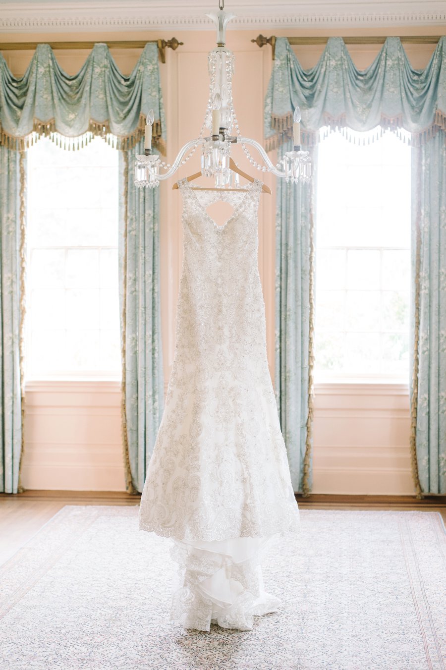 A White and Teal Southern Charleston Wedding via TheELD.com