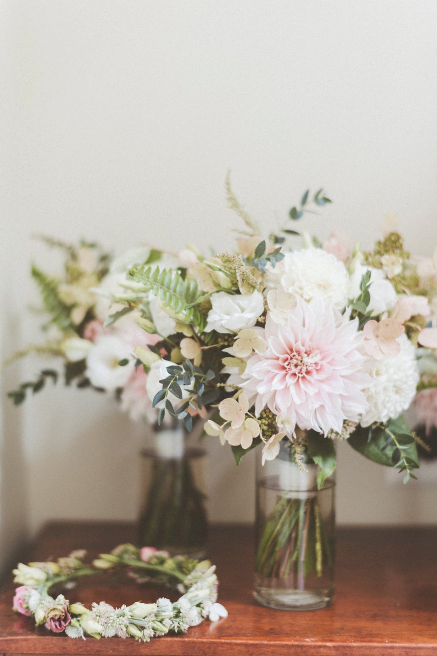 A Blush & White Classic Vintage Pennsylvania Wedding via TheELD.com