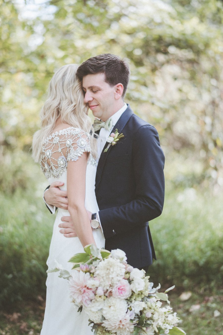 A Blush & White Classic Vintage Pennsylvania Wedding via TheELD.com